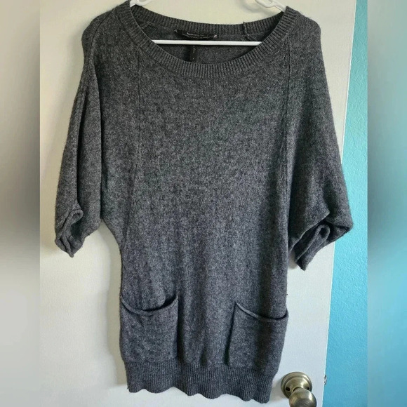 BCBGMaxAzria Gray Sweater w/Pockets Size Small - Picture 1 of 4